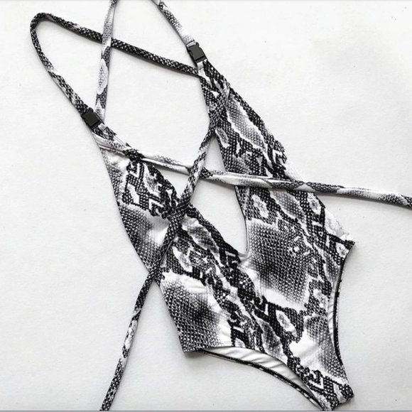 ❤️💋 La Farrah Sexy Snake Deep V Swimsuit - Picture 6 of 7